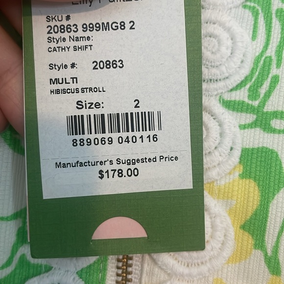 Lilly Pulitzer Cathy shift in hibiscus stroll print. Brand new with tags - Picture 6 of 6